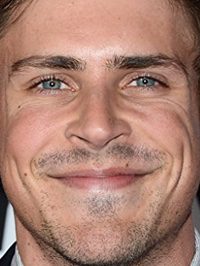  Chris Lowell