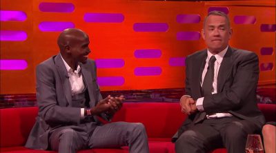 Tom Hanks recreaye an iconic 'Forrest Gump' scene in 'The Graham Norton Show'