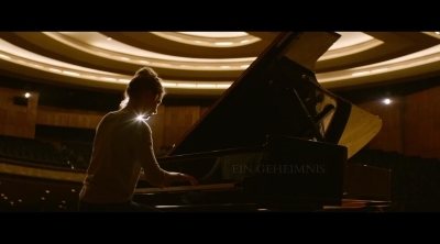 'Four Hands' teaser