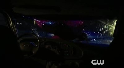 Sneak peak of the Arrow part of 'Elseworlds' with Batwoman