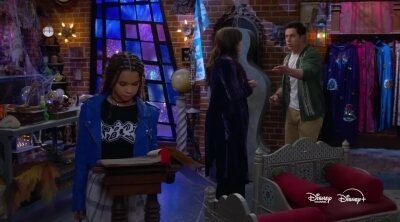 Official trailer 'Wizards Beyond Waverly Place'