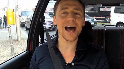 Tom Hiddleston sings 'Stand by me'