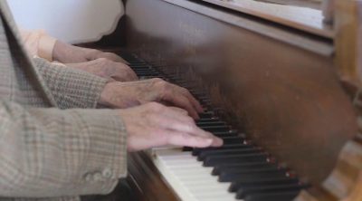 'Up' in real life: 80-Year-Old Grandparents Celebrate Anniversary with a Piano Duet