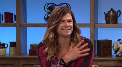 Chris Hemsworth in drag defends 'Thor 3'