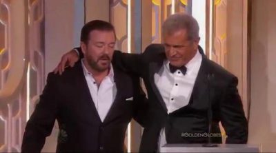 Ricky Gervais "jokes" with Mel Gibson on the Golden Globes